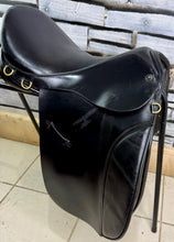 Load image into Gallery viewer, 17” XW Morris &amp; Nolan WH Working Hunter Saddle - Black - Extra Wide
