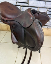 Load image into Gallery viewer, 16 1/2” MW Childeric CFSC Monoflap Jump Saddle - Brown