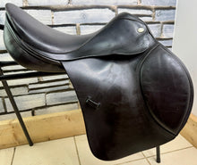 Load image into Gallery viewer, 17” MW Harry Dabbs Taurus Forward Cut GP Saddle -Black- Upswept Panels