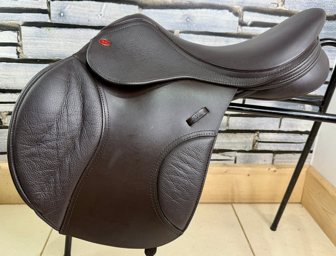 17 1/2” MW/Changeable Gullet Kent & Masters S Series Jump Saddle - Brown