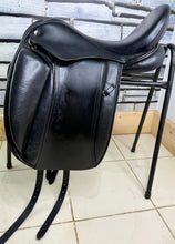 Load image into Gallery viewer, 17 1/2” Medium Heritage Yin-Yang Dressage Saddle - Black
