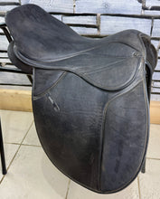 Load image into Gallery viewer, 17 1/2” XXW Thorowgood Griffin Cob GP Saddle - Black - Extra Wide - Flat Tree - 4 Straps