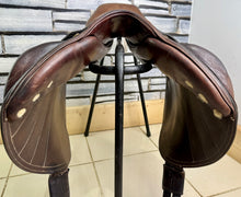 Load image into Gallery viewer, 17 1/2” Wide Paramount Monoflap Jump Saddle - Brown