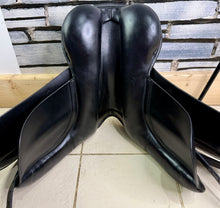 Load image into Gallery viewer, 17 1/2” MW-Wide Ideal Jessica Dressage Saddle - Black - Flocked