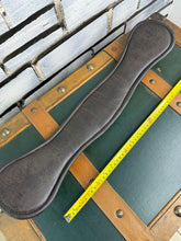 Load image into Gallery viewer, 22” Podium Endurance Soft Padded Leather Dressage Girth-Brown/Brass