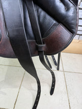 Load image into Gallery viewer, 17” Medium-MW Black Country Vinici MonoFlap Jump Saddle -Brown/Black- Jumping/XC