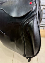 Load image into Gallery viewer, 17 1/2” Medium Albion Selecta GP Saddle -Black- Changeable Knee Pads