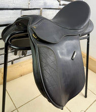 Load image into Gallery viewer, 17” 3XW/Changeable Gullet Wintec Wide Cob GP Saddle - Black