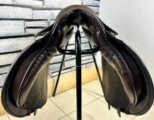 Load image into Gallery viewer, 16 1/2” MW Minster English Saddlery GP Saddle - Brown
