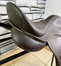 Load image into Gallery viewer, 17” XW/Changeable Gullet Wintec 500 VSD GP Saddle - Brown - Cair - Extra Wide