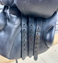 Load image into Gallery viewer, 16 1/2” MW Stubben Juventus Jump Saddle - Black