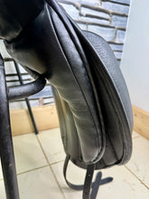 Load image into Gallery viewer, 17 1/2” Medium Heritage Yin-Yang Dressage Saddle - Black