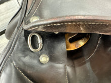 Load image into Gallery viewer, 17 1/2” MW Devoucoux Chiberta O Monoflap Jump Saddle - Brown