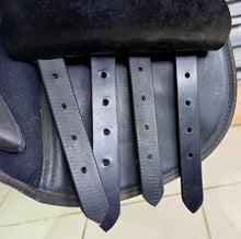 Load image into Gallery viewer, 17 1/2” XW Thorowgood Griffin Standard GP Saddle - Black