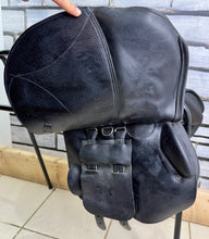Load image into Gallery viewer, 16 1/2” Wide (AO) Voltaire Palm Beach 2024 Jump Saddle - Black - FIN Panel