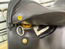 Load image into Gallery viewer, 17” MW Black Country WH/VSD Saddle - Dark Havana/Black