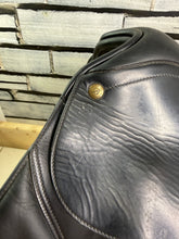 Load image into Gallery viewer, 17 1/2” Medium/Changeable Gullet Bates Caprilli GP Saddle - Black