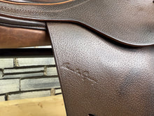 Load image into Gallery viewer, 17 1/2” Medium Santa Cruz Jump Saddle - Brown