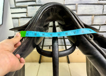 Load image into Gallery viewer, 17 1/2” MW Jeffries Falcon English Event VSD Saddle - Black