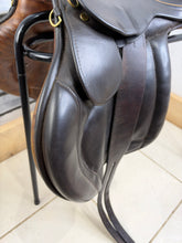 Load image into Gallery viewer, 17 1/2” MW Palmer Saddlery/Equiwear Monoflap GP/Jump Saddle - Brown - Flocked Close Contact