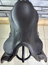 Load image into Gallery viewer, 16 1/2” Changeable Gullet Utopia/Discovery Jump Saddle - Brown
