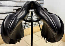 Load image into Gallery viewer, 17 1/2” MW Albion K2 Jump Saddle - Black