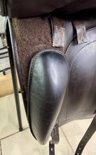 Load image into Gallery viewer, 18” XW Sue Carson Flair Dressage Saddle on 17” Panels-Brown- Big Blocks