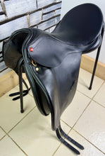 Load image into Gallery viewer, 18” MW Albion Legend K2 Dressage Saddle - Black