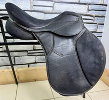 Load image into Gallery viewer, 17” Narrow Thorowgood Griffen High Wither GP Saddle-Black