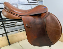 Load image into Gallery viewer, 17 1/2” XW-XXW Frank Baines Balance Zenith Jump Saddle - Tan
