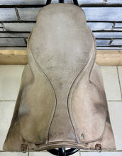 Load image into Gallery viewer, 16 1/2” MW Orion/Ideal Show Saddle - Brown - Reverse Hide - Close Contact