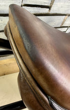 Load image into Gallery viewer, 17” +1.5 (MW) Amerigo Vega Monoflap Jump Saddle - Brown