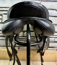 Load image into Gallery viewer, 17 1/2” Medium Albion SL Dressage Saddle - Black - Big Blocks