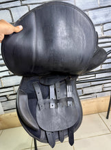 Load image into Gallery viewer, 17 1/2” XW Thorowgood Griffin Standard GP Saddle - Black