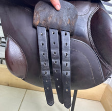 Load image into Gallery viewer, 17” MW Paul Jones Jump Saddle - Brown