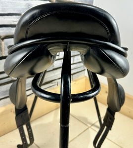 16 1/2” Wide  Kentaur Eventer I Monoflap Jump/XC Saddle - Black