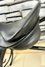Load image into Gallery viewer, 17” Medium Kieffer Wien DL Dressage Saddle - Black