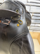 Load image into Gallery viewer, 17” MN GFS Medium-Narrow English GP Saddle - Black