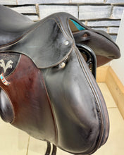 Load image into Gallery viewer, 17” MW Voltaire Lexington Monoflap Jump Saddle -2022- Brown