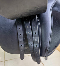 Load image into Gallery viewer, 17” Medium Farrington Burford Event VSD Saddle - Black