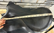 Load image into Gallery viewer, 17 1/2” MW (Fit 32) Stubben Virginia Dressage Saddle - Black