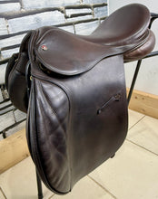 Load image into Gallery viewer, 17” Wide Jeffries Falcon Hawk Event GP Saddle - Brown
