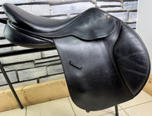 Load image into Gallery viewer, 17” Medium/Changeable Gullet Bates Caprilli Jump Saddle - Black