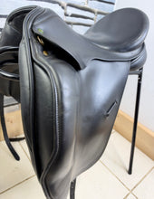 Load image into Gallery viewer, 17 1/2” Wide-XW Ideal Suzannah Dressage Saddle - Black - Excellent Condition - Big Blocks