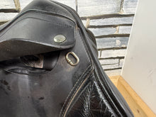 Load image into Gallery viewer, 17 1/2” Medium/Changeable Gullet Thorowgood High Wither T6 GP Saddle - Black