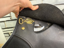 Load image into Gallery viewer, 17” XW/Changeable Gullet Wintec GP Saddle - Black