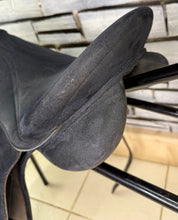 Load image into Gallery viewer, 16” MW/Changeable Gullet Wintec Isabell Werth Dressage Saddle - Black