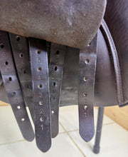 Load image into Gallery viewer, 17” Wide Farrington Burford Event Cob Saddle - Brown