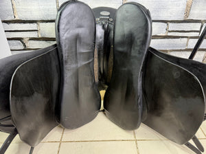 17” Wide Trapezius Panel Saddle - Black