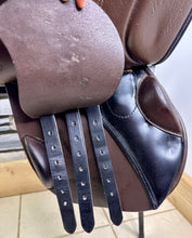 Load image into Gallery viewer, 17” 32/Wide Stubben Juventus Jump Saddle - Brown